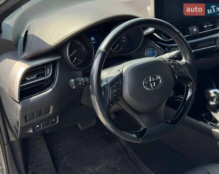 Серый Тойота C-HR, объемом двигателя 1.8 л и пробегом 70 тыс. км за 23500 $, фото 22 на Automoto.ua