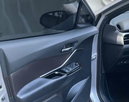 Серый Тойота C-HR, объемом двигателя 1.99 л и пробегом 171 тыс. км за 19000 $, фото 2 на Automoto.ua