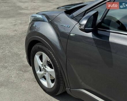 Серый Тойота C-HR, объемом двигателя 1.8 л и пробегом 70 тыс. км за 23500 $, фото 17 на Automoto.ua