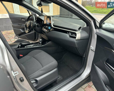 Сірий Тойота C-HR, об'ємом двигуна 1.2 л та пробігом 102 тис. км за 20800 $, фото 38 на Automoto.ua