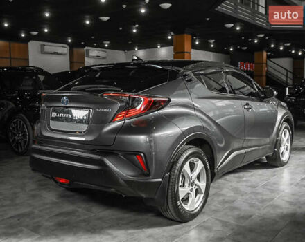 Серый Тойота C-HR, объемом двигателя 1.8 л и пробегом 84 тыс. км за 22999 $, фото 4 на Automoto.ua