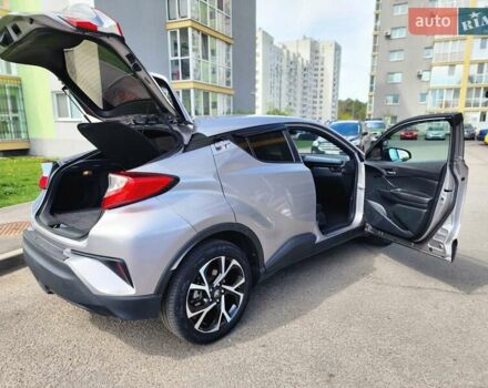 Серый Тойота C-HR, объемом двигателя 1.99 л и пробегом 86 тыс. км за 18600 $, фото 3 на Automoto.ua