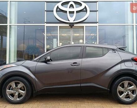 Серый Тойота C-HR, объемом двигателя 1.99 л и пробегом 150 тыс. км за 16385 $, фото 2 на Automoto.ua
