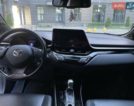 Серый Тойота C-HR, объемом двигателя 1.99 л и пробегом 171 тыс. км за 19000 $, фото 4 на Automoto.ua