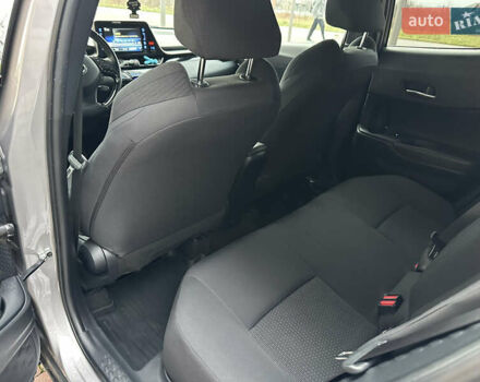 Сірий Тойота C-HR, об'ємом двигуна 1.2 л та пробігом 102 тис. км за 20800 $, фото 44 на Automoto.ua