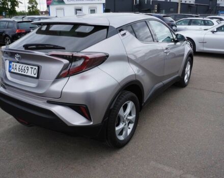 Серый Тойота C-HR, объемом двигателя 0.12 л и пробегом 75 тыс. км за 19700 $, фото 5 на Automoto.ua