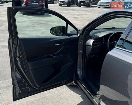 Серый Тойота C-HR, объемом двигателя 1.8 л и пробегом 70 тыс. км за 22999 $, фото 19 на Automoto.ua