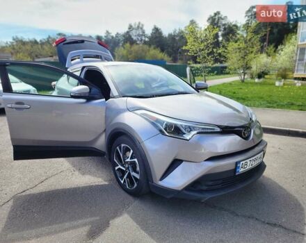 Серый Тойота C-HR, объемом двигателя 1.99 л и пробегом 86 тыс. км за 18600 $, фото 2 на Automoto.ua
