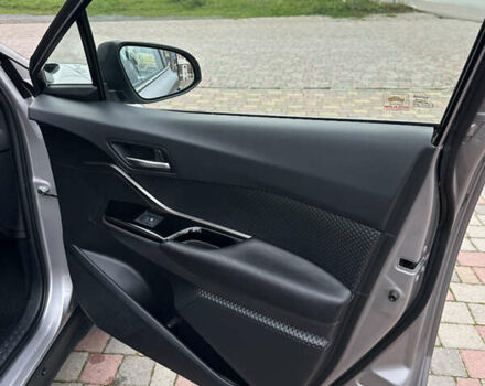 Сірий Тойота C-HR, об'ємом двигуна 1.2 л та пробігом 102 тис. км за 20800 $, фото 36 на Automoto.ua