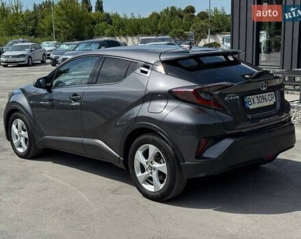 Серый Тойота C-HR, объемом двигателя 1.8 л и пробегом 70 тыс. км за 22999 $, фото 8 на Automoto.ua