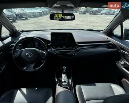 Серый Тойота C-HR, объемом двигателя 1.8 л и пробегом 70 тыс. км за 22999 $, фото 31 на Automoto.ua