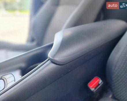 Серый Тойота C-HR, объемом двигателя 1.99 л и пробегом 86 тыс. км за 18600 $, фото 10 на Automoto.ua