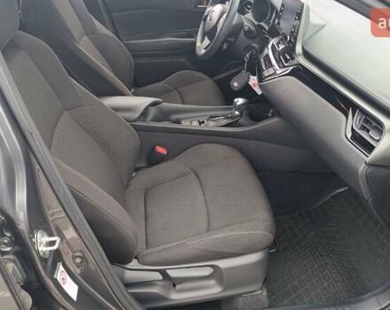 Серый Тойота C-HR, объемом двигателя 1.99 л и пробегом 150 тыс. км за 16385 $, фото 5 на Automoto.ua