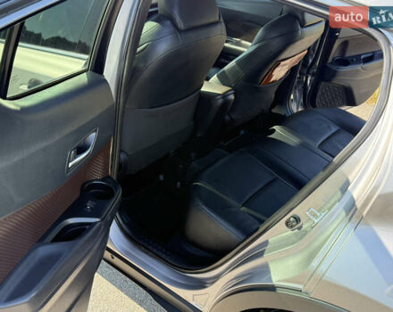 Сірий Тойота C-HR, об'ємом двигуна 1.99 л та пробігом 95 тис. км за 24400 $, фото 10 на Automoto.ua