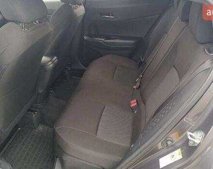 Серый Тойота C-HR, объемом двигателя 1.99 л и пробегом 150 тыс. км за 16385 $, фото 11 на Automoto.ua