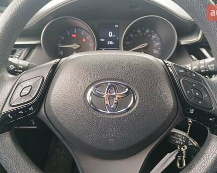 Серый Тойота C-HR, объемом двигателя 1.99 л и пробегом 150 тыс. км за 16385 $, фото 14 на Automoto.ua