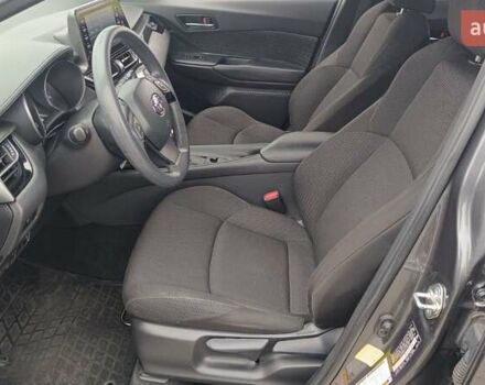 Серый Тойота C-HR, объемом двигателя 1.99 л и пробегом 150 тыс. км за 16385 $, фото 10 на Automoto.ua