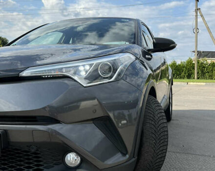 Серый Тойота C-HR, объемом двигателя 1.8 л и пробегом 194 тыс. км за 16999 $, фото 4 на Automoto.ua