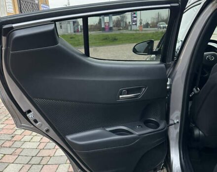 Сірий Тойота C-HR, об'ємом двигуна 1.2 л та пробігом 102 тис. км за 20800 $, фото 43 на Automoto.ua