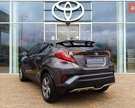 Серый Тойота C-HR, объемом двигателя 1.99 л и пробегом 150 тыс. км за 16385 $, фото 1 на Automoto.ua