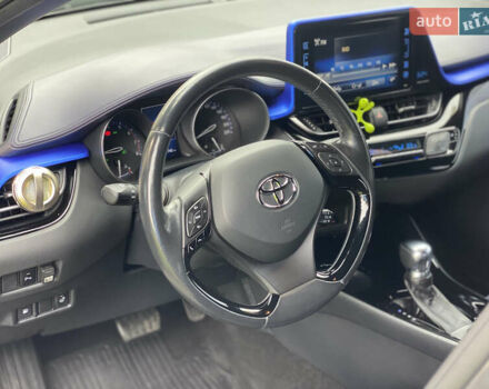 Серый Тойота C-HR, объемом двигателя 1.2 л и пробегом 64 тыс. км за 21450 $, фото 34 на Automoto.ua