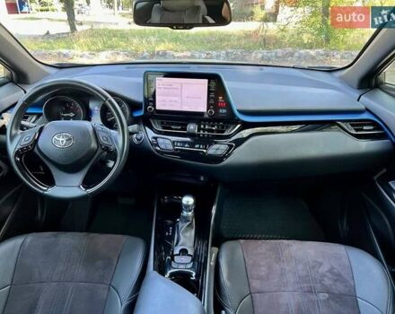 Серый Тойота C-HR, объемом двигателя 2 л и пробегом 62 тыс. км за 19000 $, фото 10 на Automoto.ua
