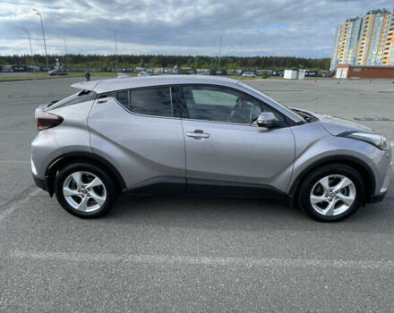 Серый Тойота C-HR, объемом двигателя 2 л и пробегом 39 тыс. км за 25900 $, фото 3 на Automoto.ua