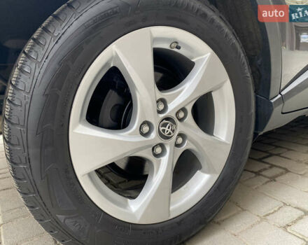 Серый Тойота C-HR, объемом двигателя 1.2 л и пробегом 64 тыс. км за 21450 $, фото 69 на Automoto.ua