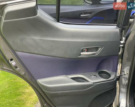 Серый Тойота C-HR, объемом двигателя 1.2 л и пробегом 64 тыс. км за 21450 $, фото 42 на Automoto.ua