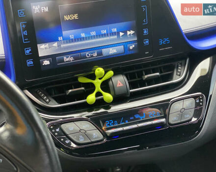 Серый Тойота C-HR, объемом двигателя 1.2 л и пробегом 64 тыс. км за 21450 $, фото 37 на Automoto.ua