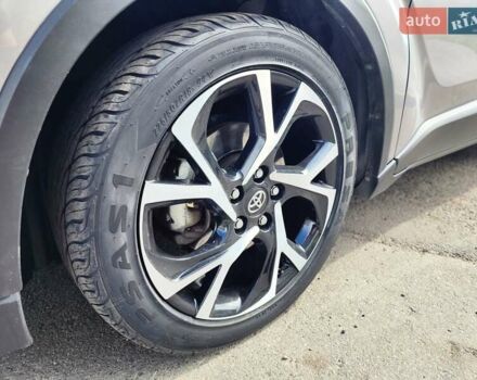 Серый Тойота C-HR, объемом двигателя 1.99 л и пробегом 86 тыс. км за 18600 $, фото 11 на Automoto.ua