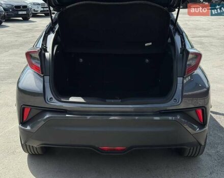 Серый Тойота C-HR, объемом двигателя 1.8 л и пробегом 70 тыс. км за 22999 $, фото 5 на Automoto.ua