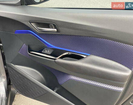 Серый Тойота C-HR, объемом двигателя 1.2 л и пробегом 64 тыс. км за 21450 $, фото 39 на Automoto.ua
