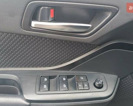 Серый Тойота C-HR, объемом двигателя 1.99 л и пробегом 150 тыс. км за 16385 $, фото 12 на Automoto.ua