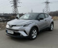 Серый Тойота C-HR, объемом двигателя 1.2 л и пробегом 55 тыс. км за 22500 $, фото 2 на Automoto.ua