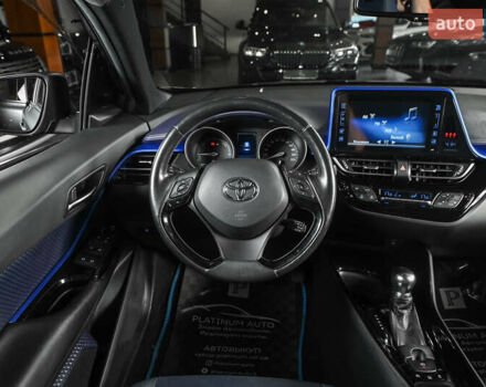Серый Тойота C-HR, объемом двигателя 1.8 л и пробегом 84 тыс. км за 22999 $, фото 23 на Automoto.ua