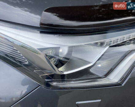 Серый Тойота C-HR, объемом двигателя 1.2 л и пробегом 64 тыс. км за 21450 $, фото 31 на Automoto.ua