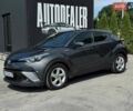 Серый Тойота C-HR, объемом двигателя 1.8 л и пробегом 70 тыс. км за 23500 $, фото 1 на Automoto.ua