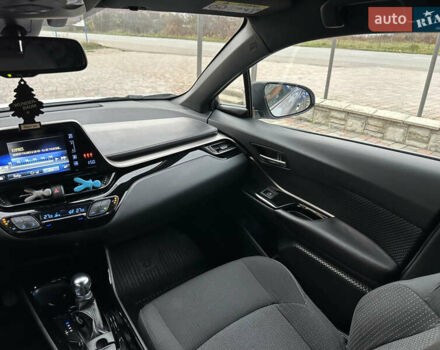 Сірий Тойота C-HR, об'ємом двигуна 1.2 л та пробігом 102 тис. км за 20800 $, фото 21 на Automoto.ua