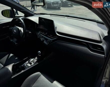Серый Тойота C-HR, объемом двигателя 1.8 л и пробегом 70 тыс. км за 22999 $, фото 35 на Automoto.ua