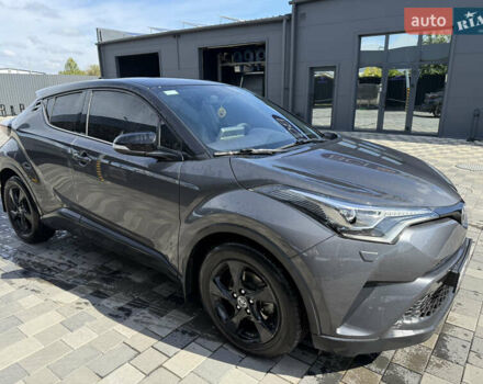 Сірий Тойота C-HR, об'ємом двигуна 1.99 л та пробігом 50 тис. км за 23000 $, фото 1 на Automoto.ua