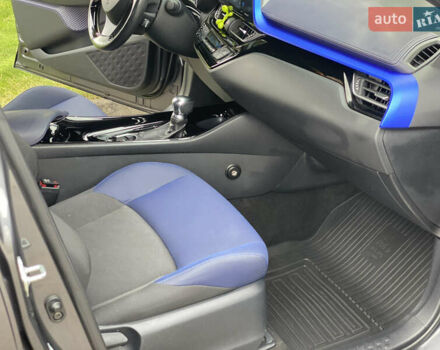 Серый Тойота C-HR, объемом двигателя 1.2 л и пробегом 64 тыс. км за 21450 $, фото 38 на Automoto.ua