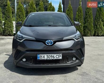 Серый Тойота C-HR, объемом двигателя 1.8 л и пробегом 70 тыс. км за 23500 $, фото 3 на Automoto.ua