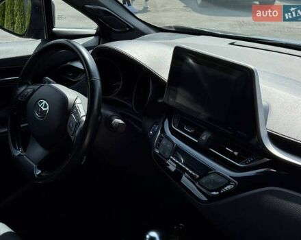 Серый Тойота C-HR, объемом двигателя 1.8 л и пробегом 70 тыс. км за 22999 $, фото 36 на Automoto.ua