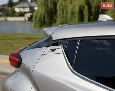 Серый Тойота C-HR, объемом двигателя 2 л и пробегом 53 тыс. км за 22700 $, фото 7 на Automoto.ua