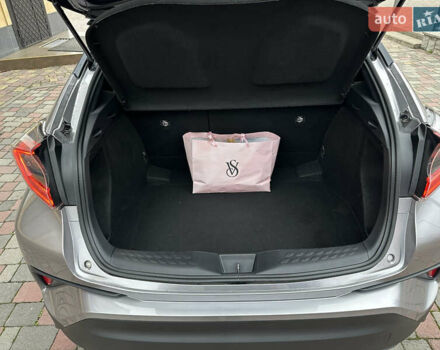 Сірий Тойота C-HR, об'ємом двигуна 1.2 л та пробігом 102 тис. км за 20800 $, фото 17 на Automoto.ua