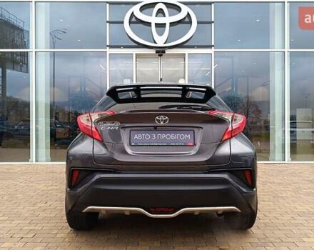 Серый Тойота C-HR, объемом двигателя 1.99 л и пробегом 150 тыс. км за 16385 $, фото 3 на Automoto.ua