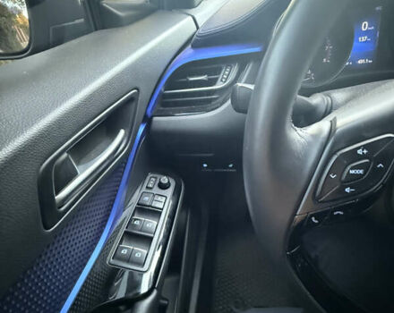 Сірий Тойота C-HR, об'ємом двигуна 1.99 л та пробігом 50 тис. км за 23000 $, фото 5 на Automoto.ua