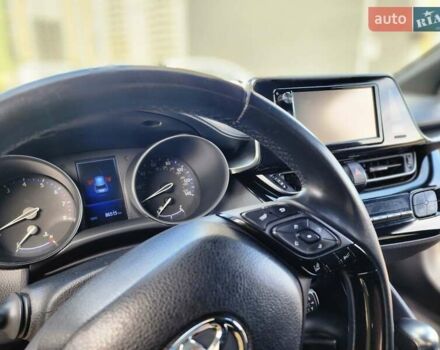 Серый Тойота C-HR, объемом двигателя 1.99 л и пробегом 86 тыс. км за 18600 $, фото 6 на Automoto.ua