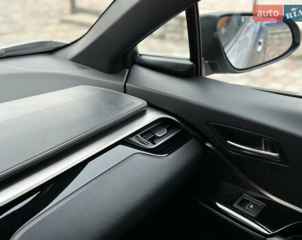Сірий Тойота C-HR, об'ємом двигуна 1.2 л та пробігом 102 тис. км за 20800 $, фото 29 на Automoto.ua
